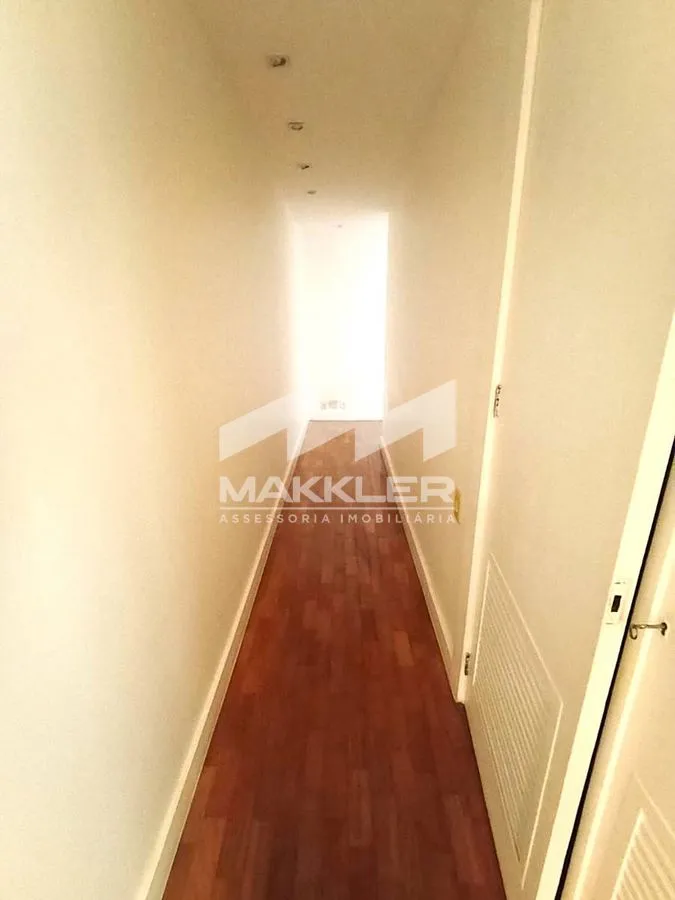 Apartment with 4 bedrooms and 4 bathrooms — photo 33