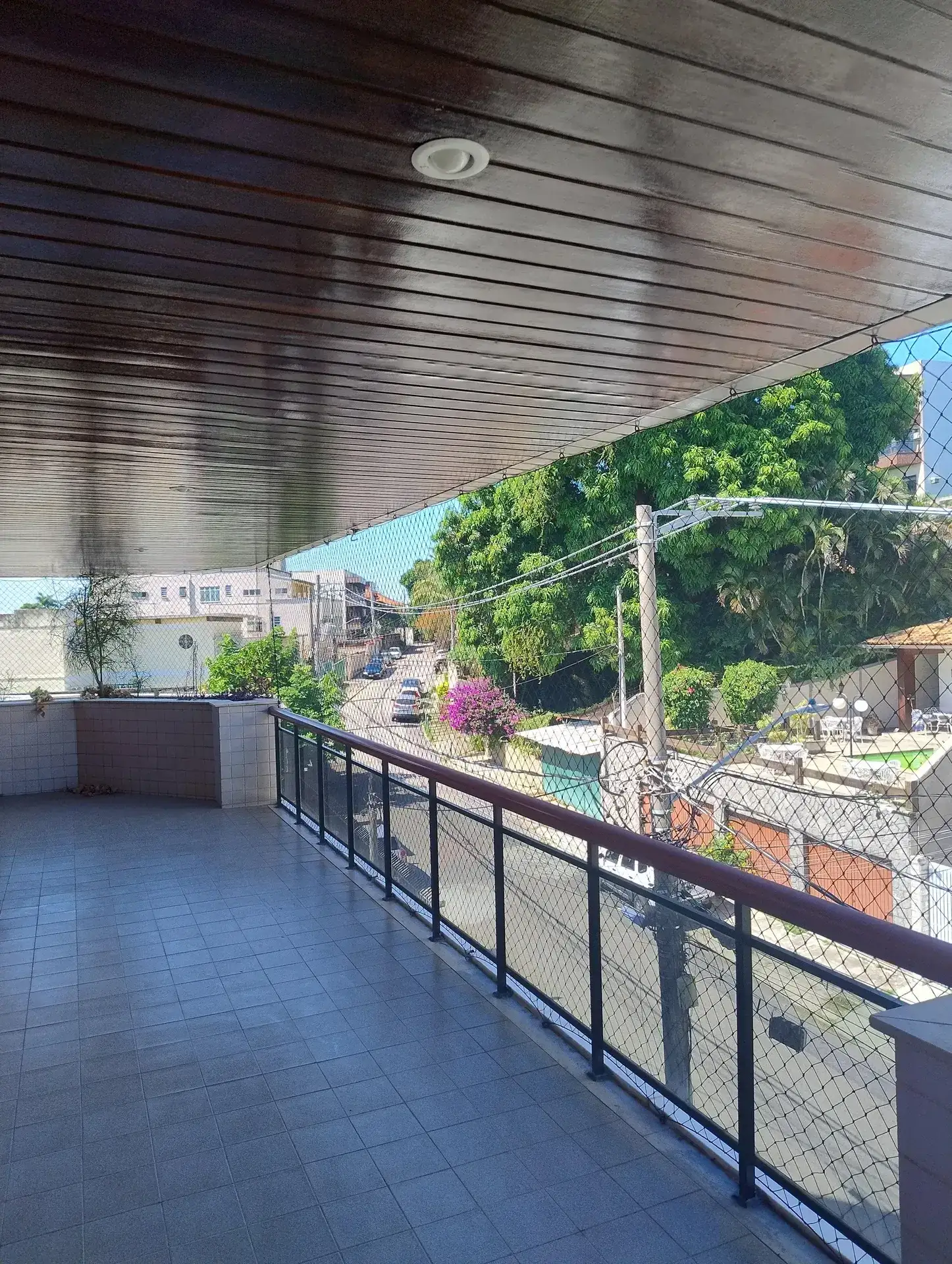 1st-floor apartment with 4 bedrooms, balcony and suite — photo 10