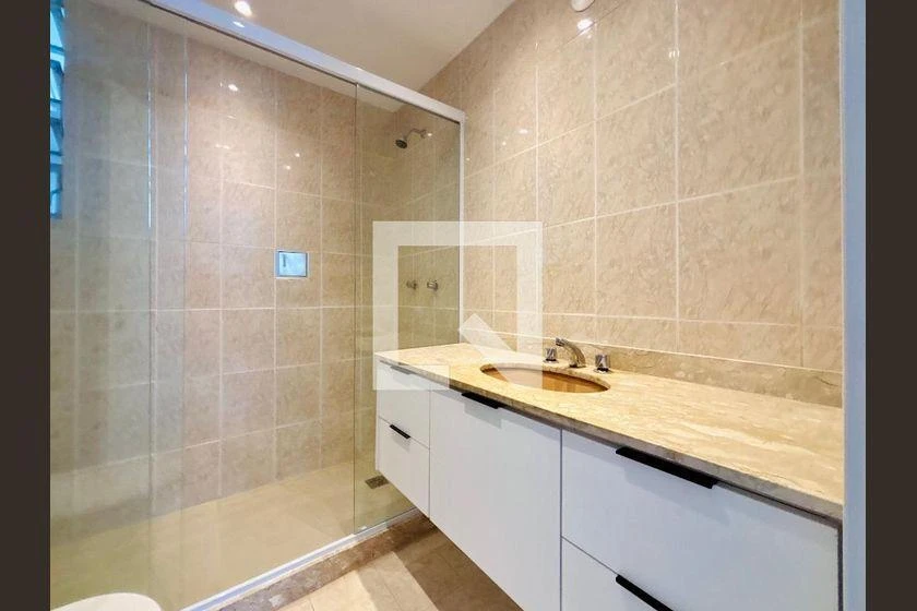 Walk-in closet in a 3-bedroom apartment, 83 m² — photo 25