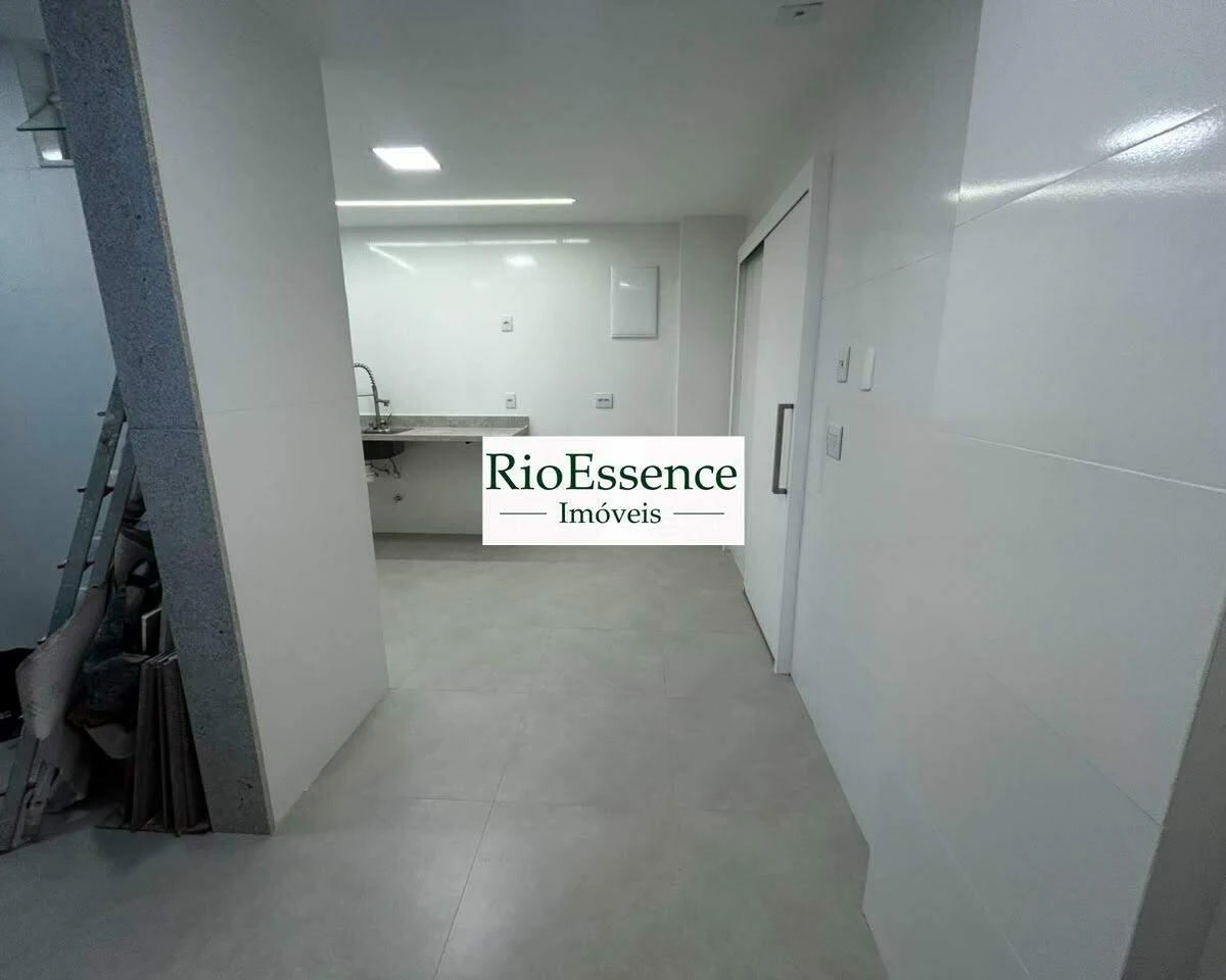 3-bedroom apartment with 2 bathrooms and laundry area — photo 28