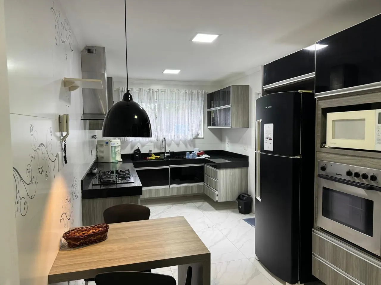 Furnished 420 m² home with gas open-plan kitchen — photo 2