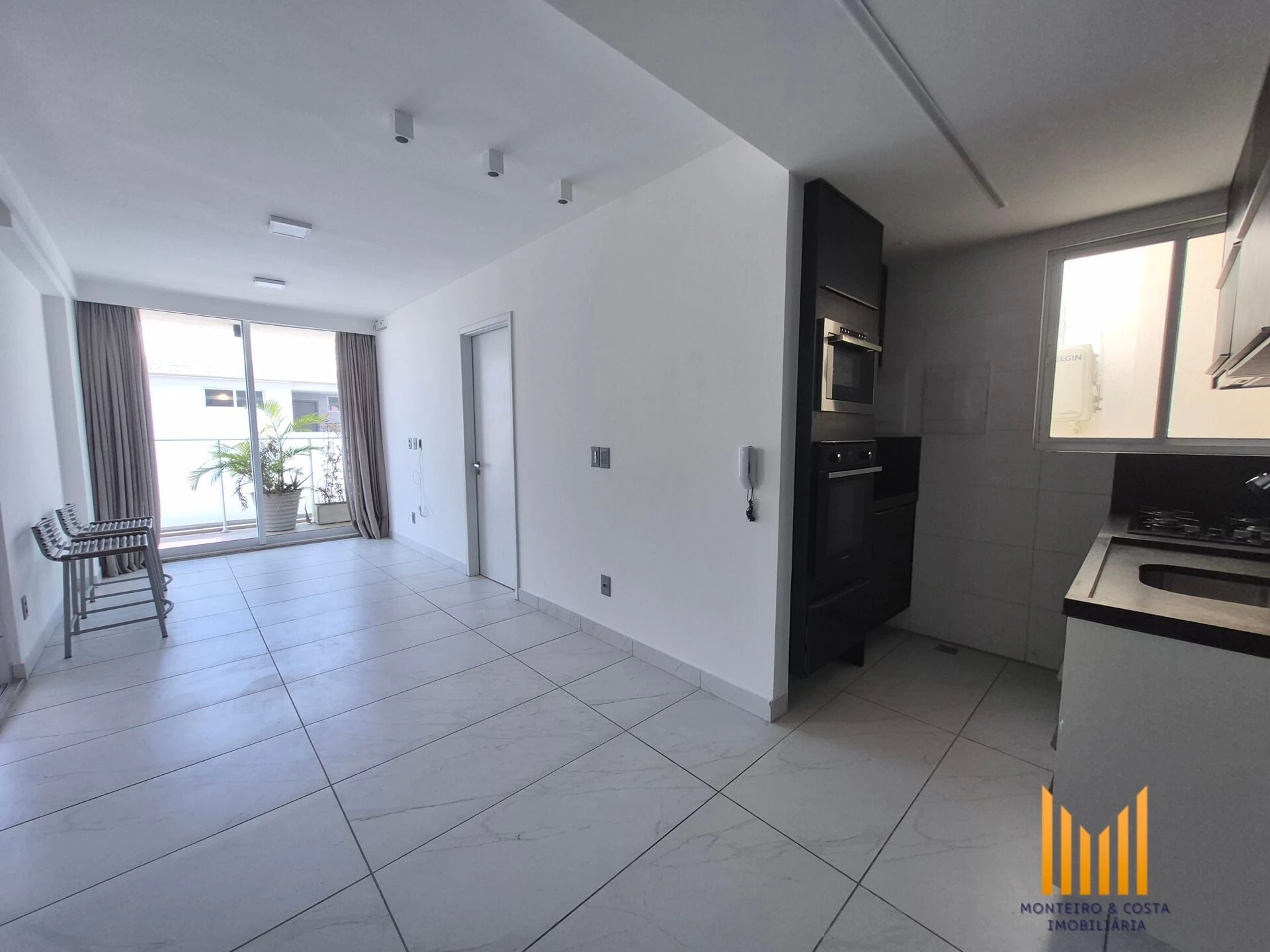 Apartment, 55 m², with a water view — photo 4