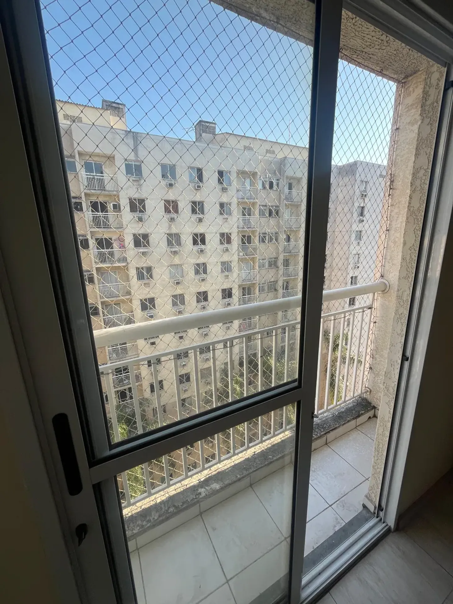 2-bedroom apartment in a building with a gym — photo 8