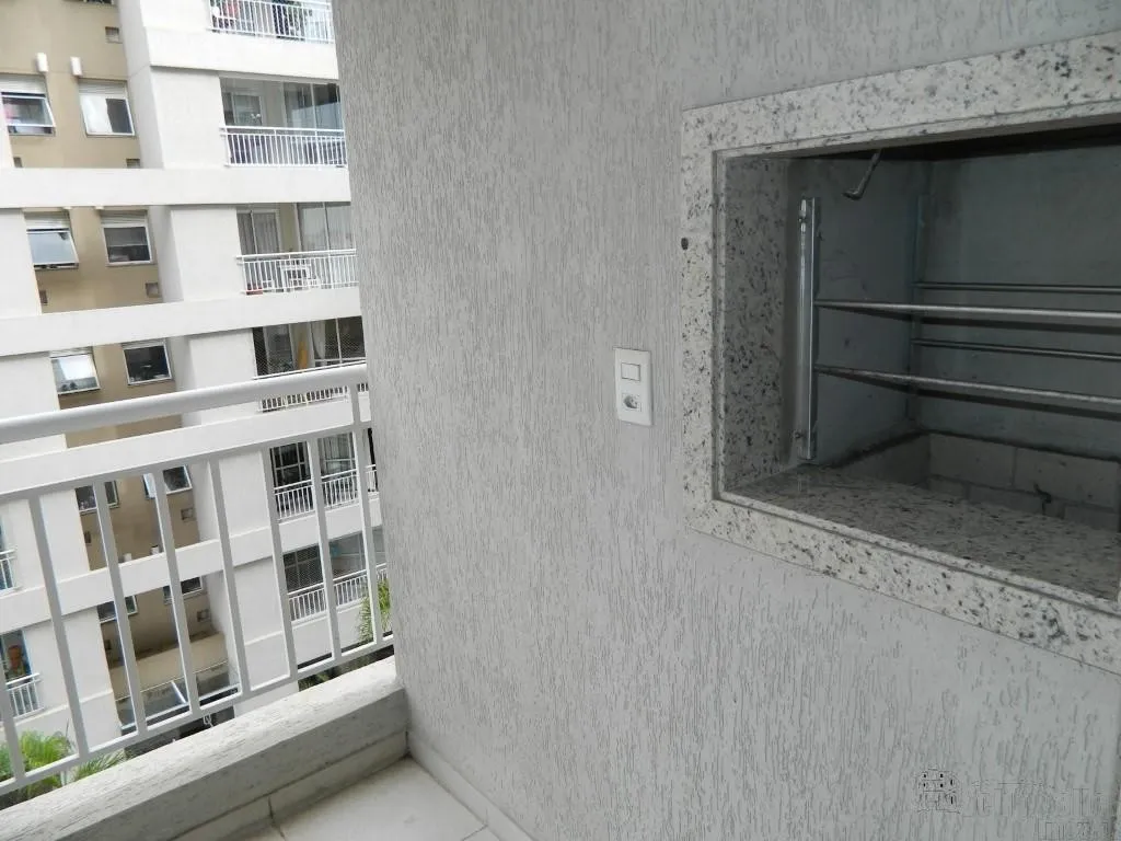 Балкон з грилем та 2 спальні: квартира 70 м²