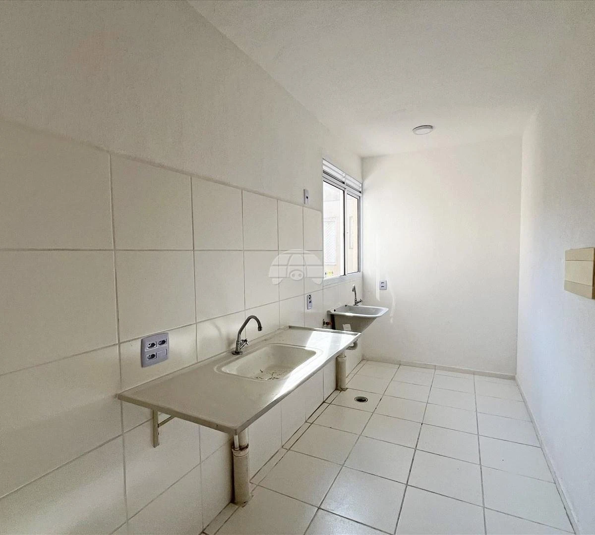 Apartamento com 2 quartos e cozinha fechada