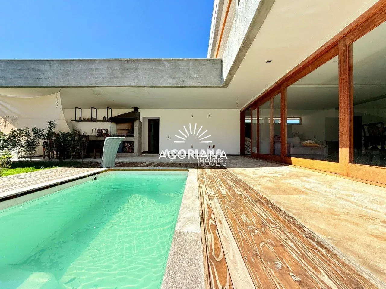 House with open-plan kitchen and 5 bedrooms over 558 m² — photo 61