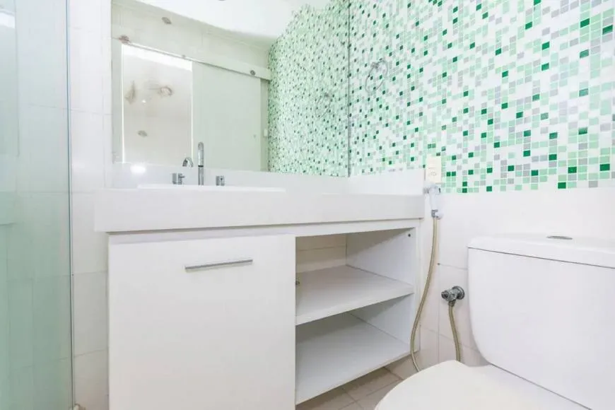 183 m² apartment with a walk-in closet and a bathtub — photo 40