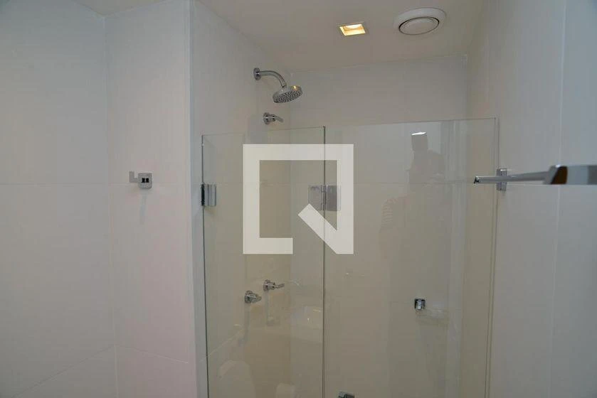 Glass-enclosed balcony in a 3-bedroom apartment, 103 m² — photo 29