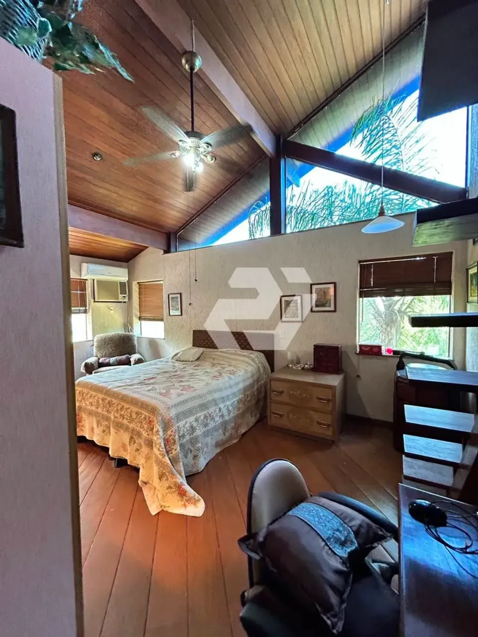 4-bedroom house with 5 bathrooms and 5 parking spots — photo 7