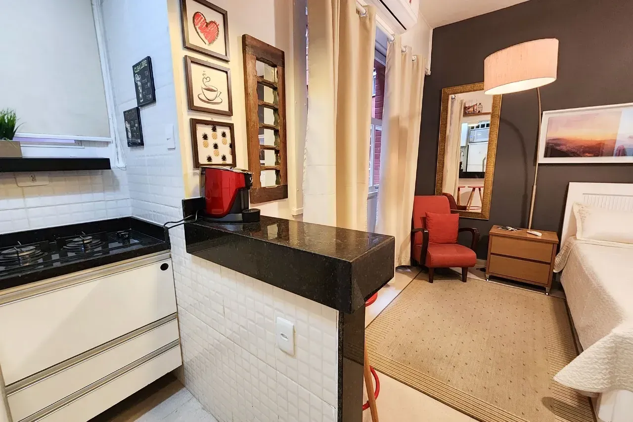 One-bedroom apartment with a washing machine — photo 10