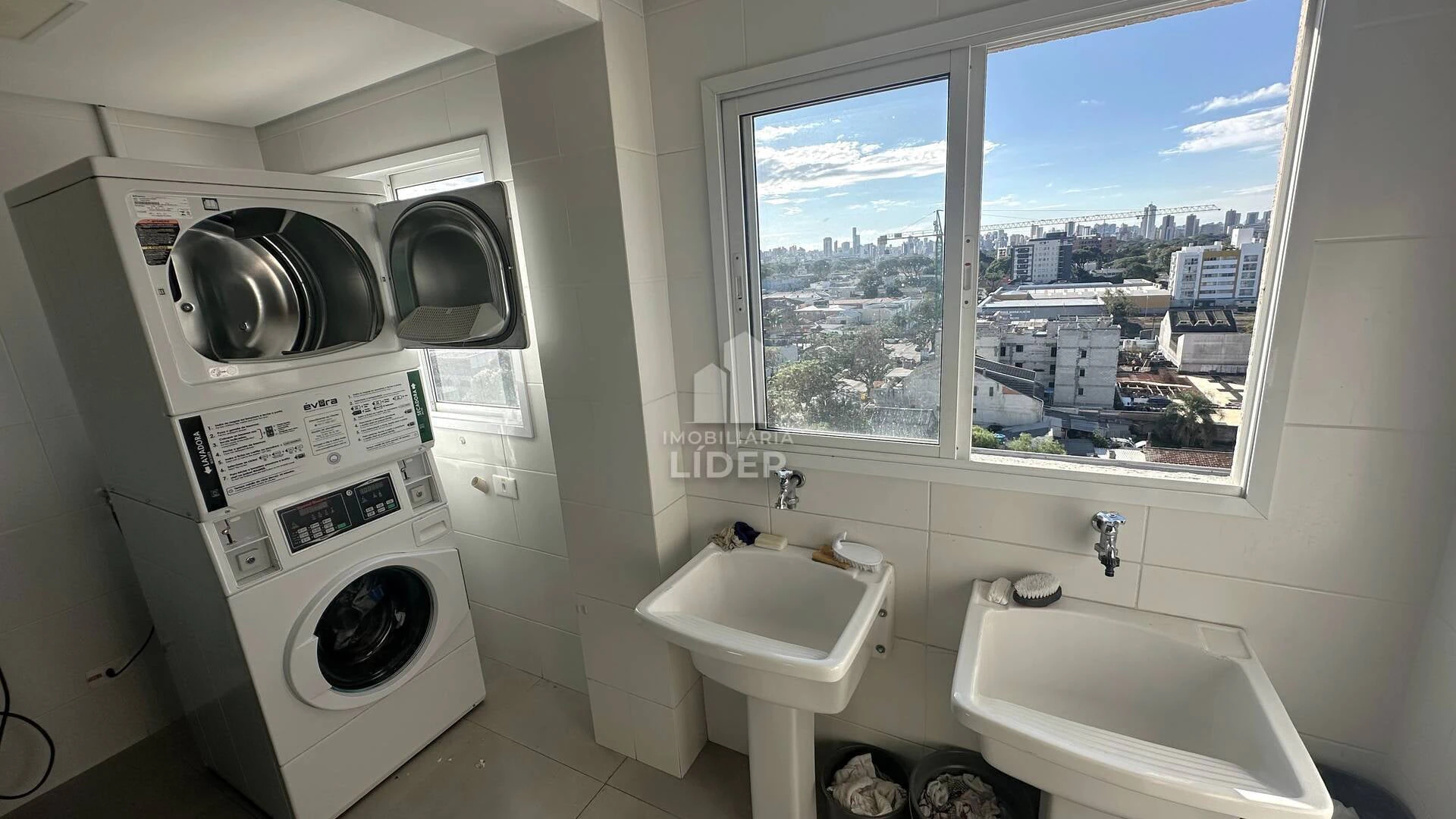 One-bedroom apartment with a washing machine — photo 6