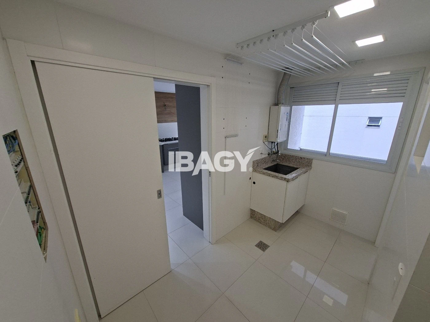 Furnished apartment, 324 m², with a private pool — photo 11