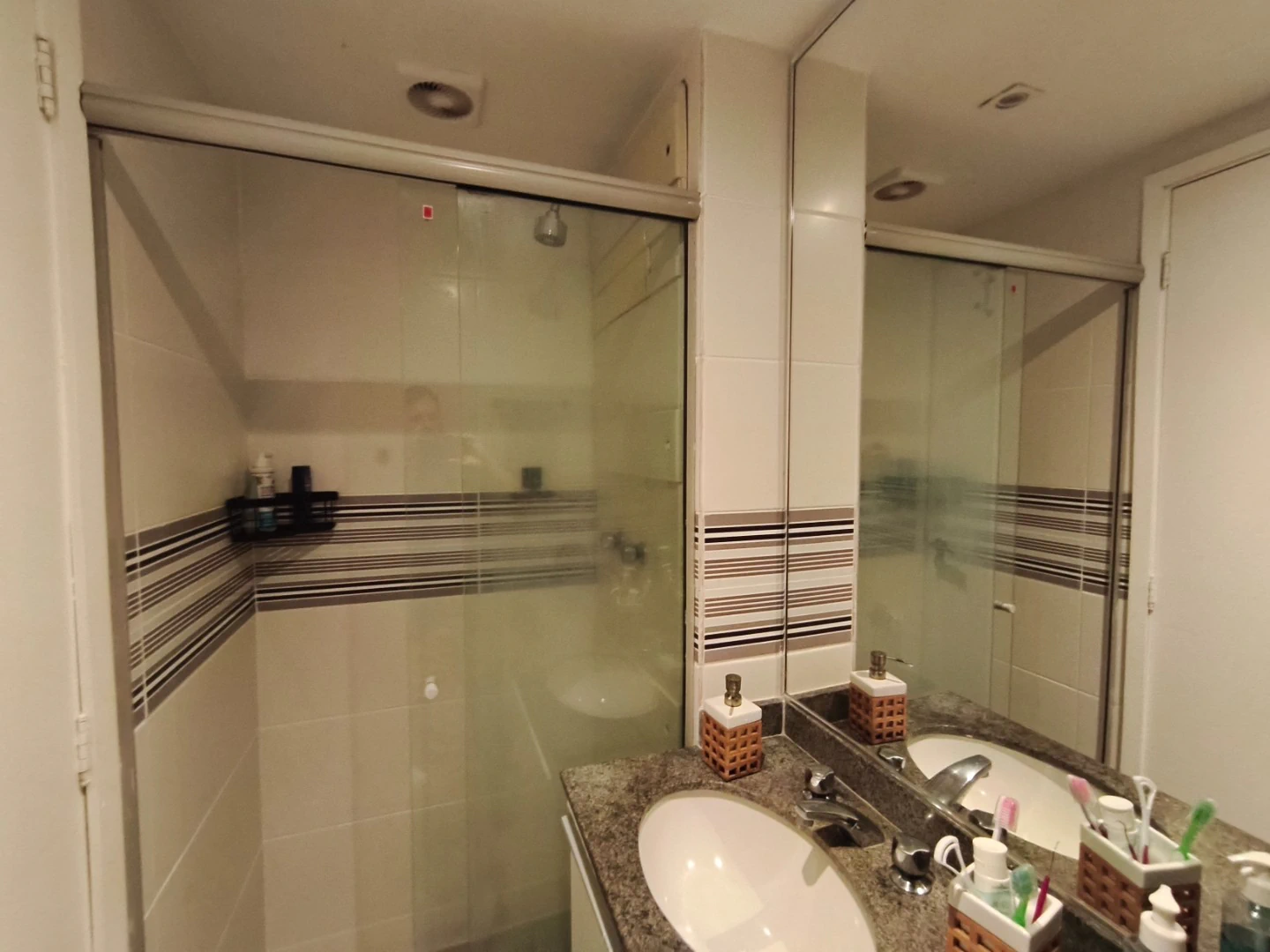 Furnished 2-bedroom apartment 80 m² with parking — photo 8
