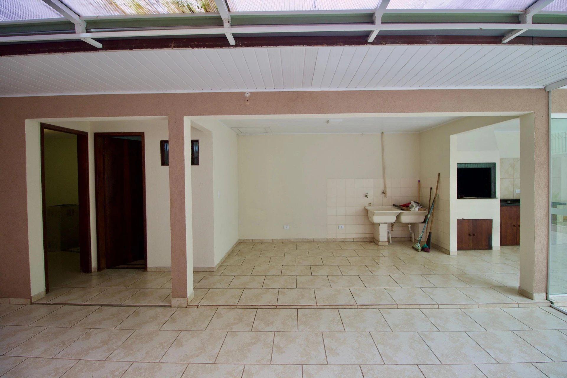 4-bedroom house with a garden in Curitiba — photo 4