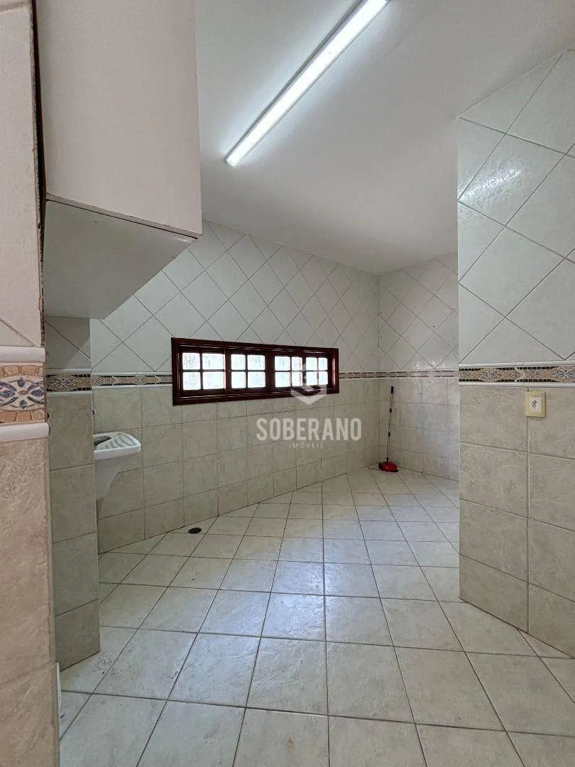 House with 6 bedrooms and 720 m² plus 4 parking — photo 24