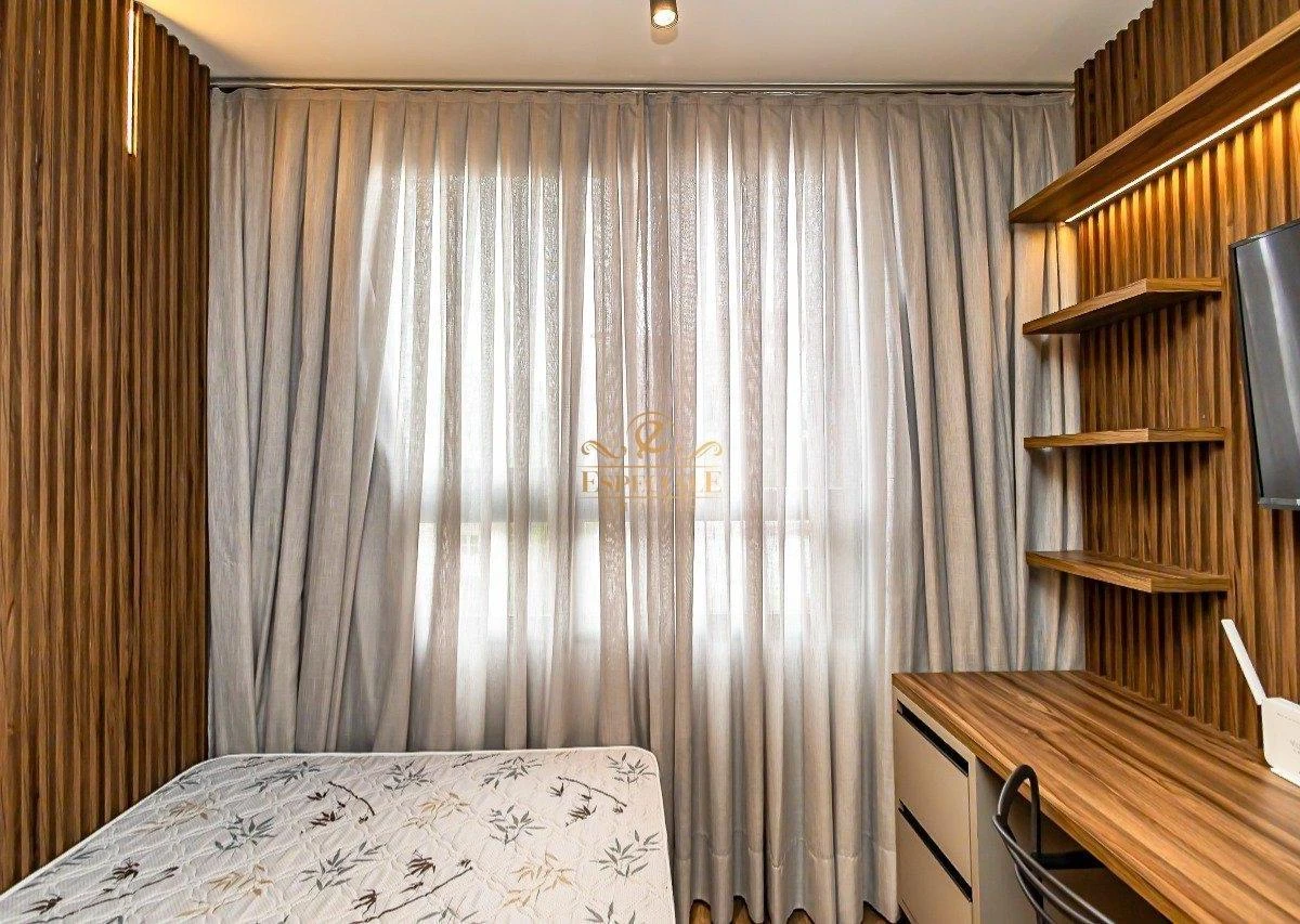 Furnished apartment, 14 m², with floor-to-ceiling windows
