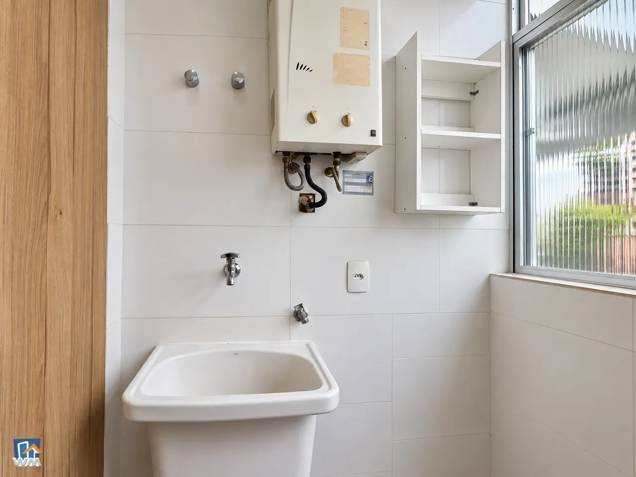 Glass-enclosed balcony in a 2-bedroom apartment, 88 m² — photo 13