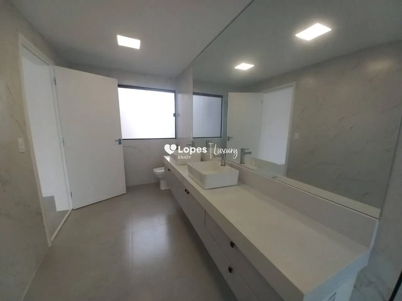 Unfurnished 4-bedroom house with 5 bathrooms and 329 m² — photo 26