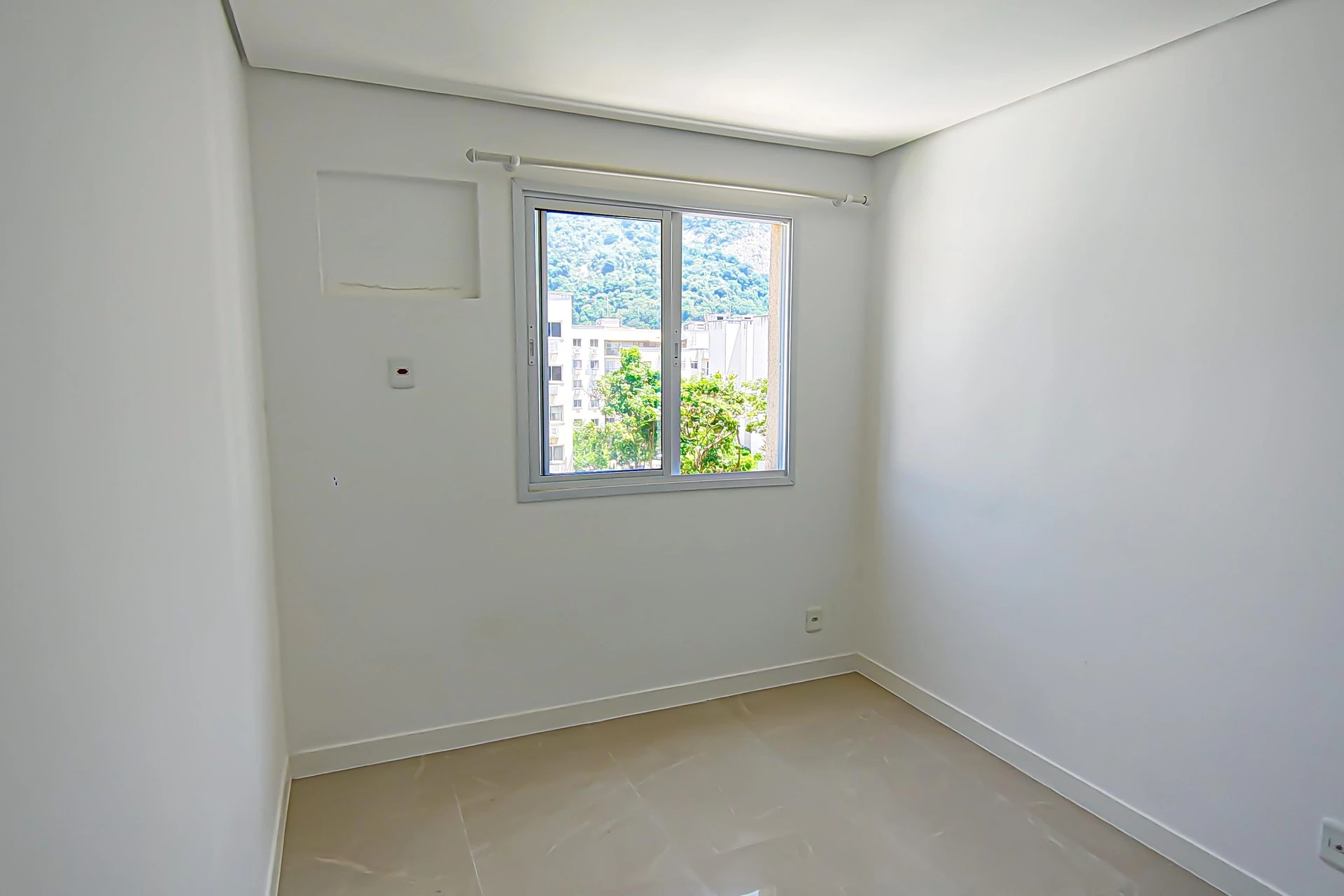 Unfurnished 2-bedroom apartment with en-suite bathrooms — photo 12