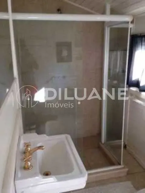 297 m² house with 6 bedrooms and 7 bathrooms — photo 6