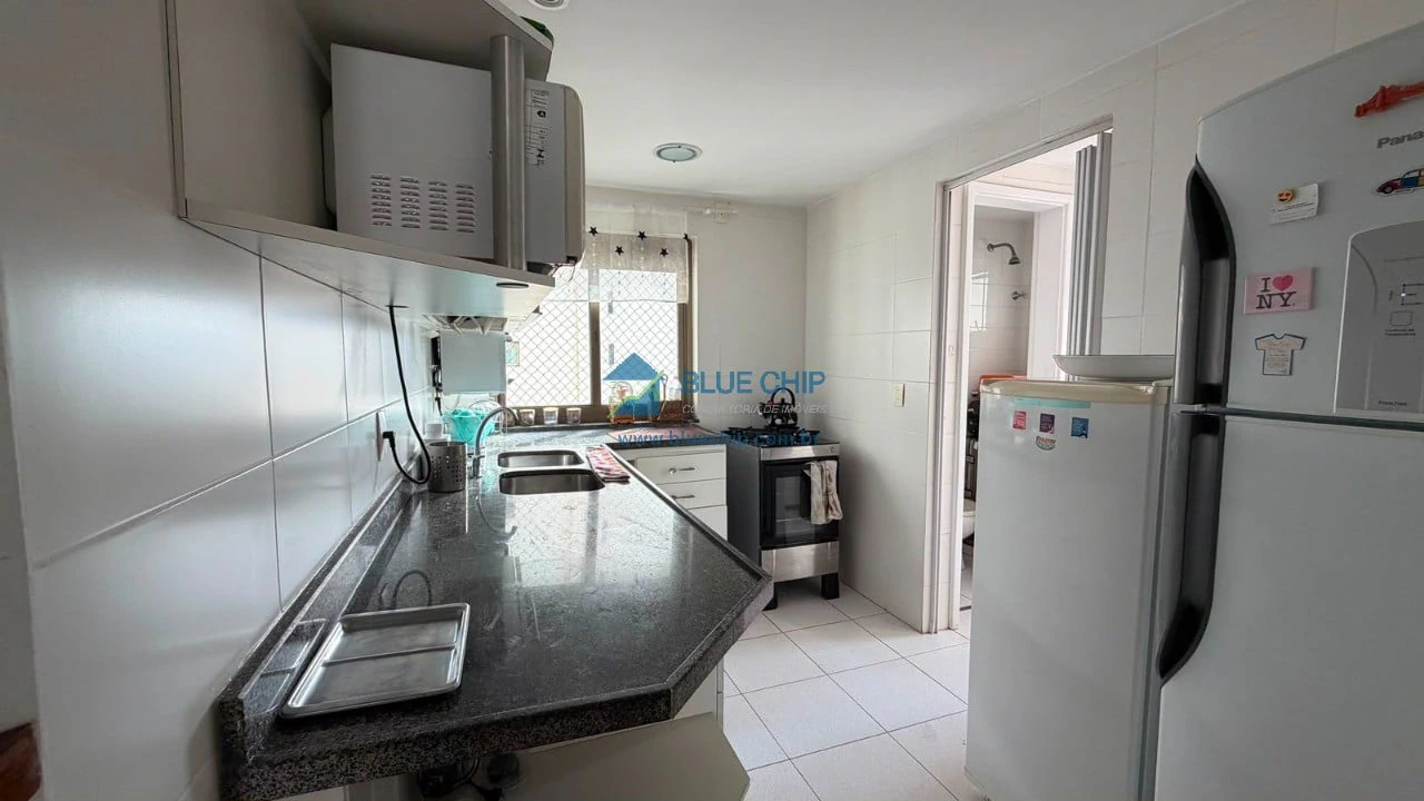 Furnished 3-bedroom apartment with enclosed balcony — photo 19