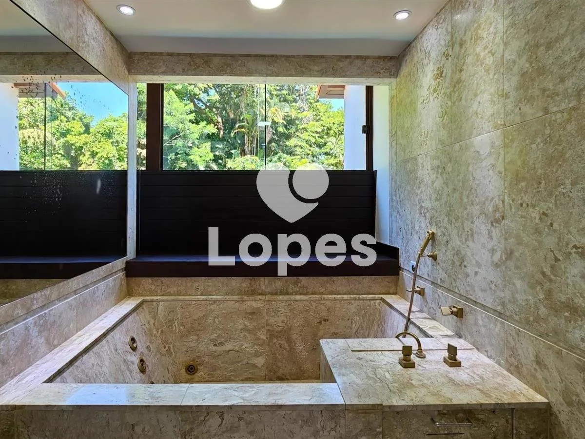 Furnished 960 m² house with 5 en-suite bedrooms — photo 15