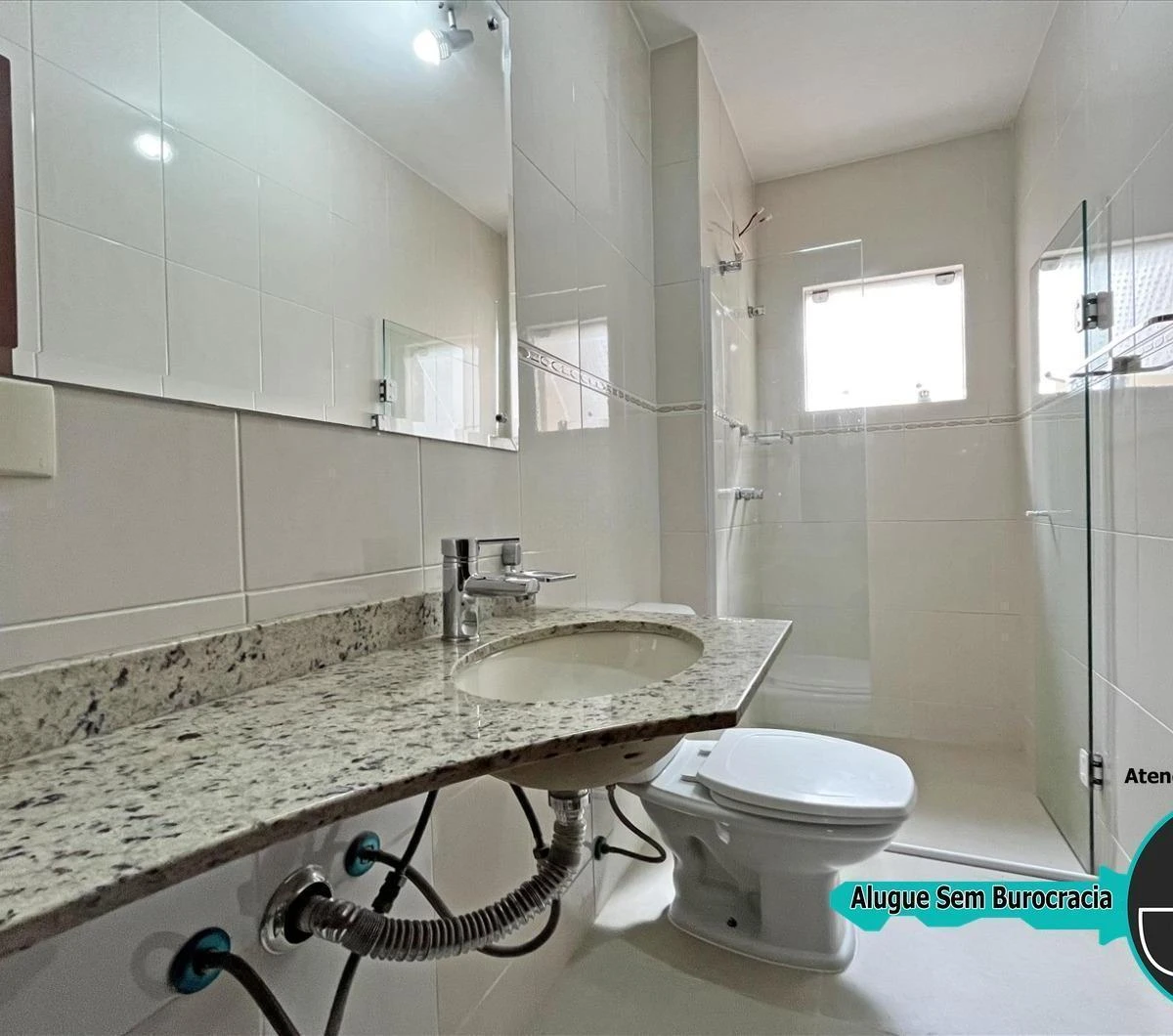 3-bedroom house with a suite and 2 parking spots — photo 18