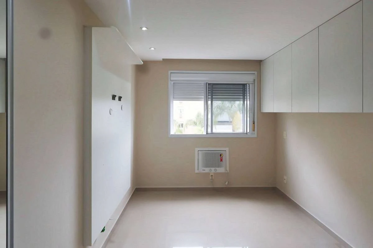 Furnished apartment, 79 m², with floor-to-ceiling windows — photo 3