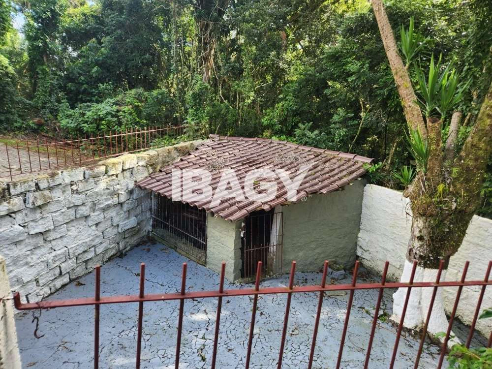 House with 4 bedrooms and 3 bathrooms, 446 m² — photo 4