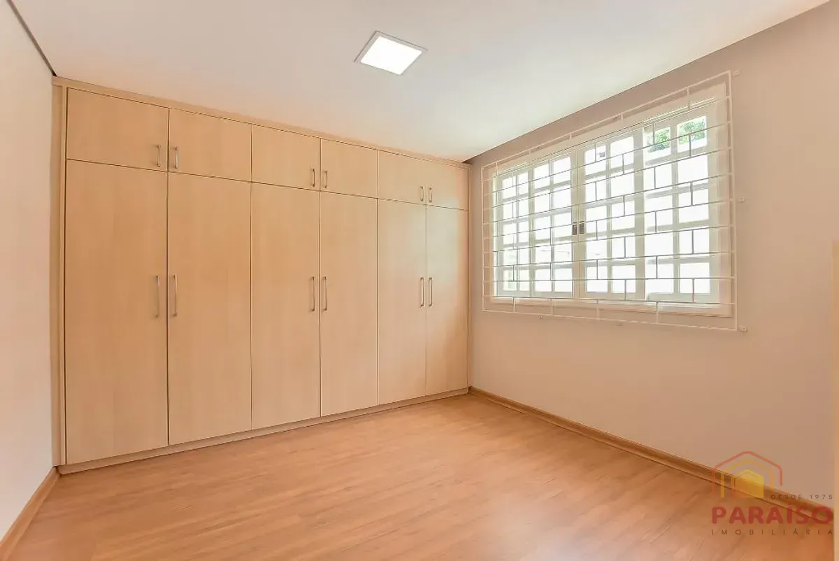 689 m² house with 5 bedrooms and 7 bathrooms — photo 15