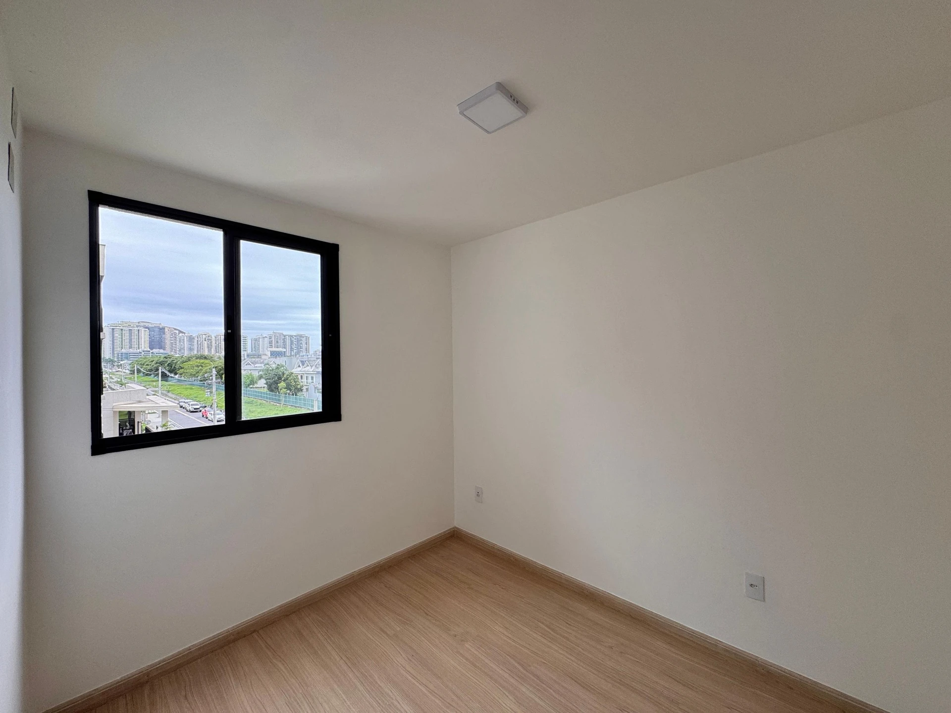 Apartamento sem mobília com 2 quartos e varanda — photo 18
