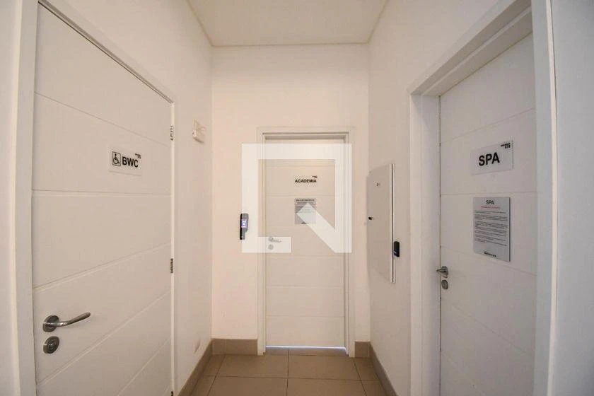 3-bedroom apartment with a home office — photo 44