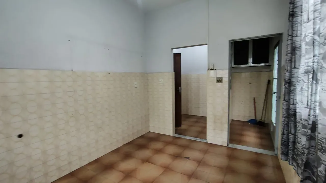 Unfurnished house with 7 bedrooms and 1 suite — photo 8