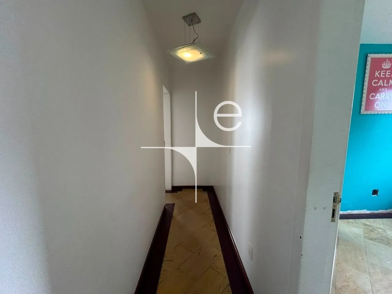 254 m² apartment with a walk-in closet and a home office — photo 6