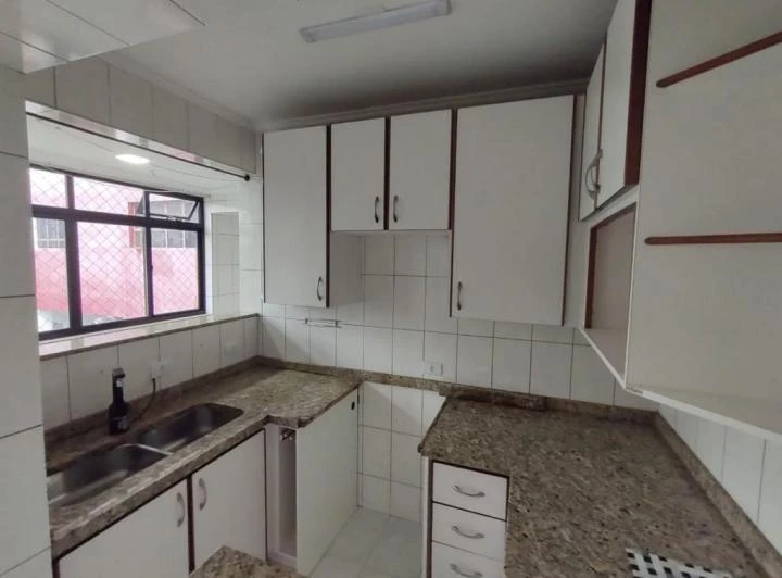 137 m² rental apartment with 3 bedrooms and balcony — photo 5
