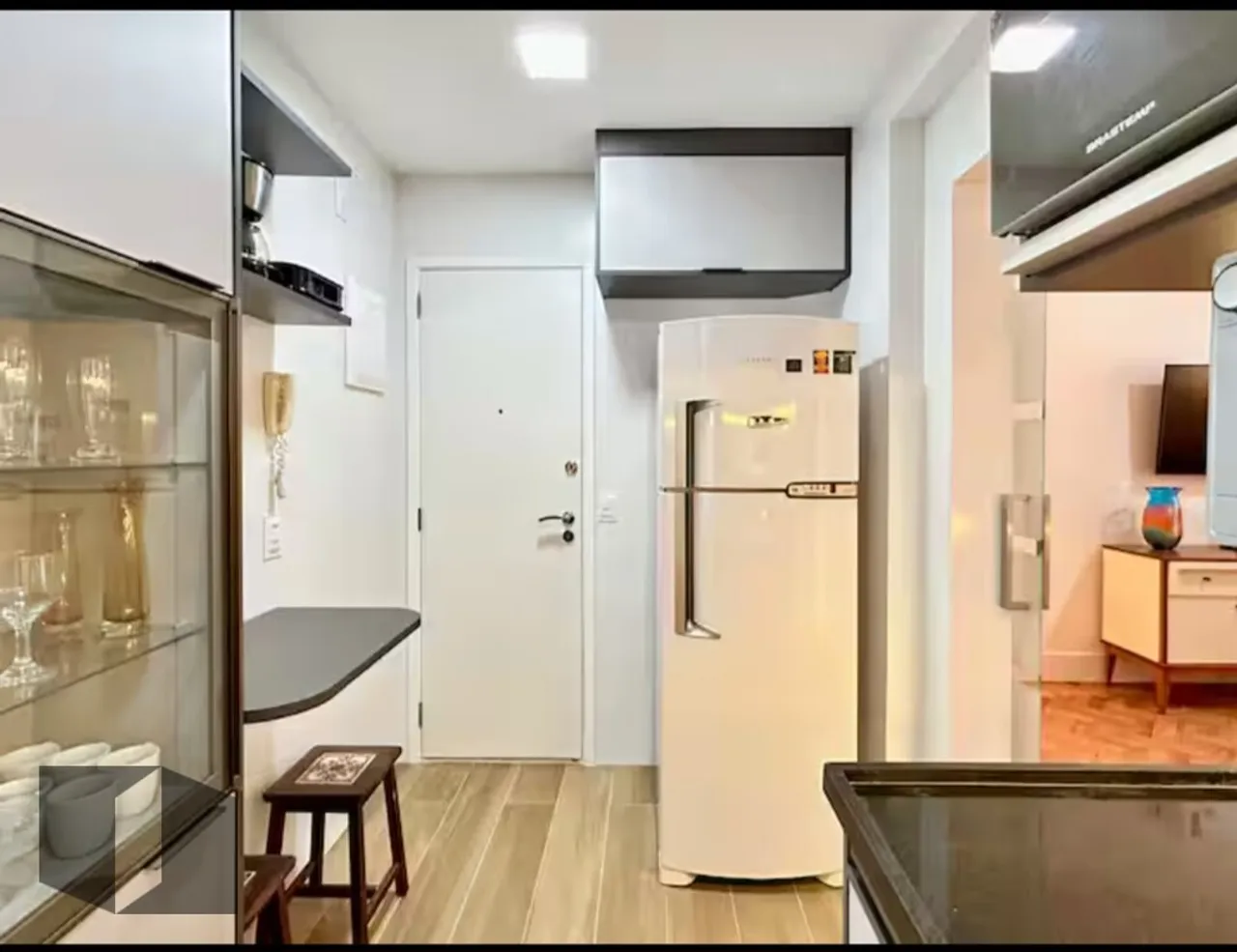 Furnished 2-bedroom apartment with gas stove kitchen — photo 10