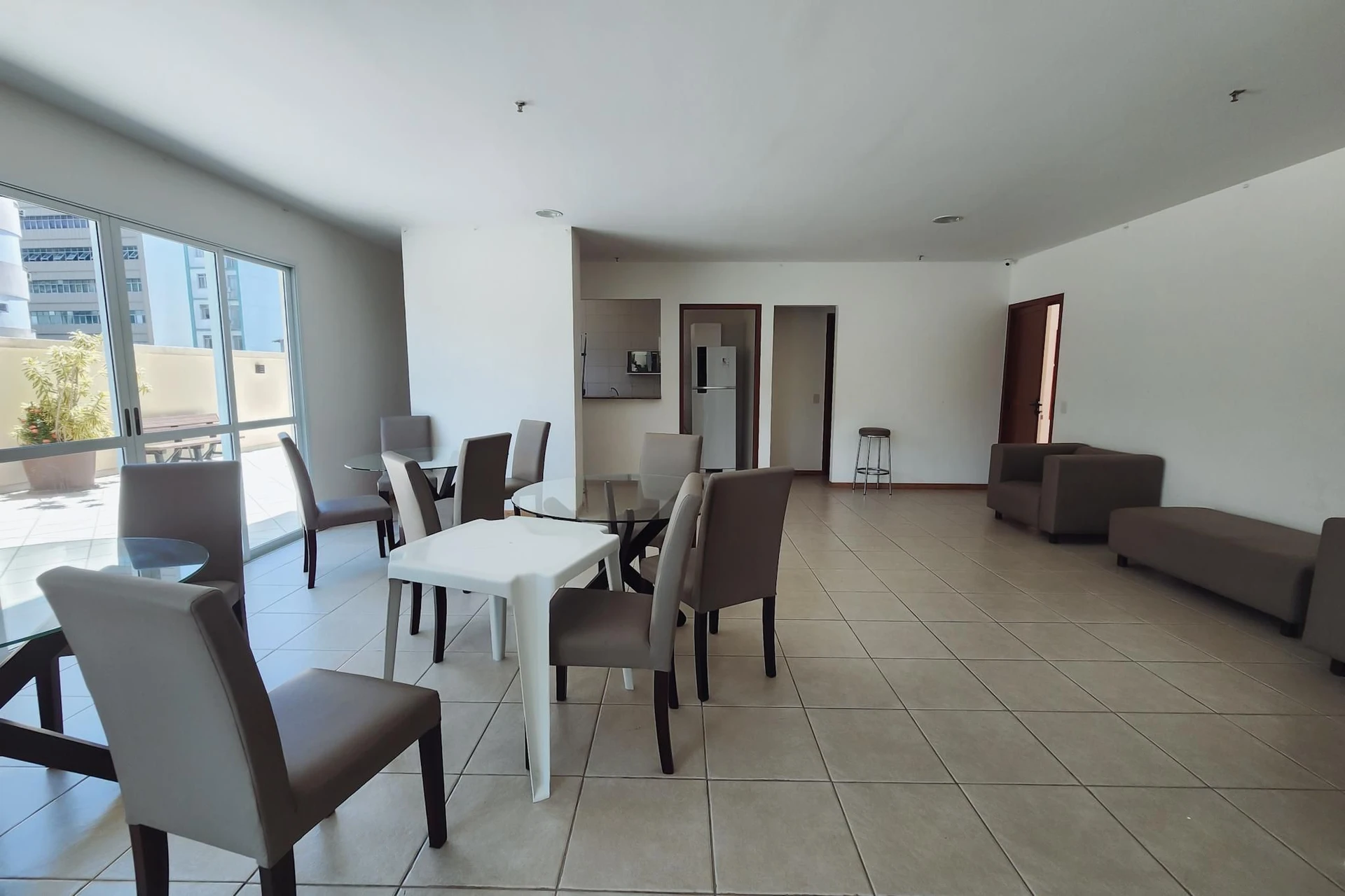 3-bedroom apartment with an ensuite suite and 2 parking — photo 47