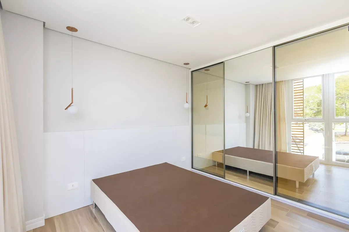 One-bedroom apartment with floor-to-ceiling windows — photo 7