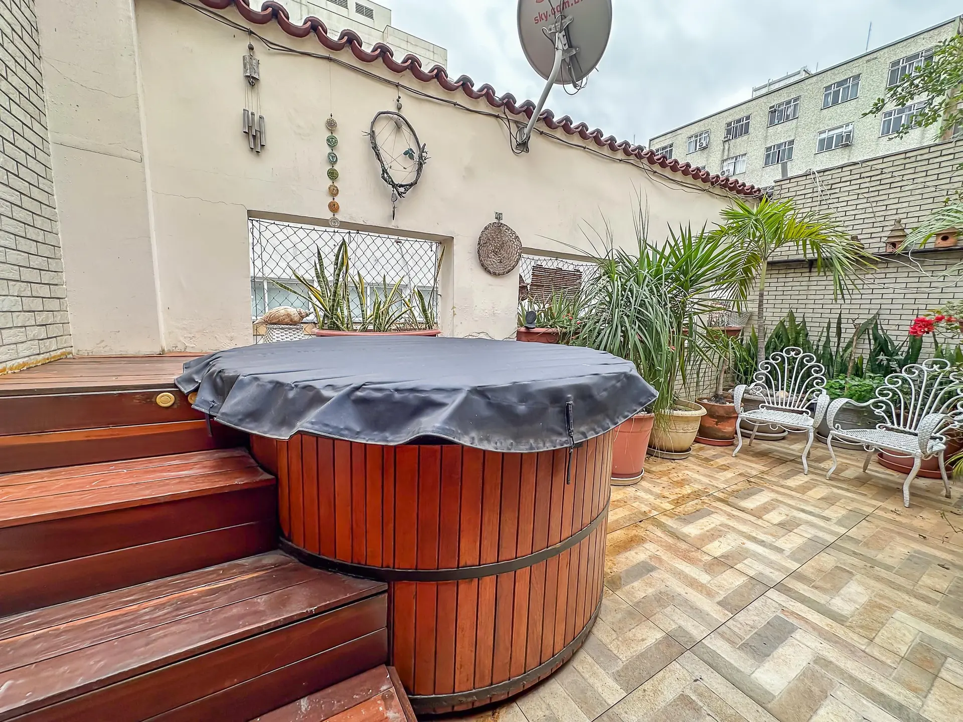 Furnished 1-bedroom apartment with balcony and private garden — photo 13