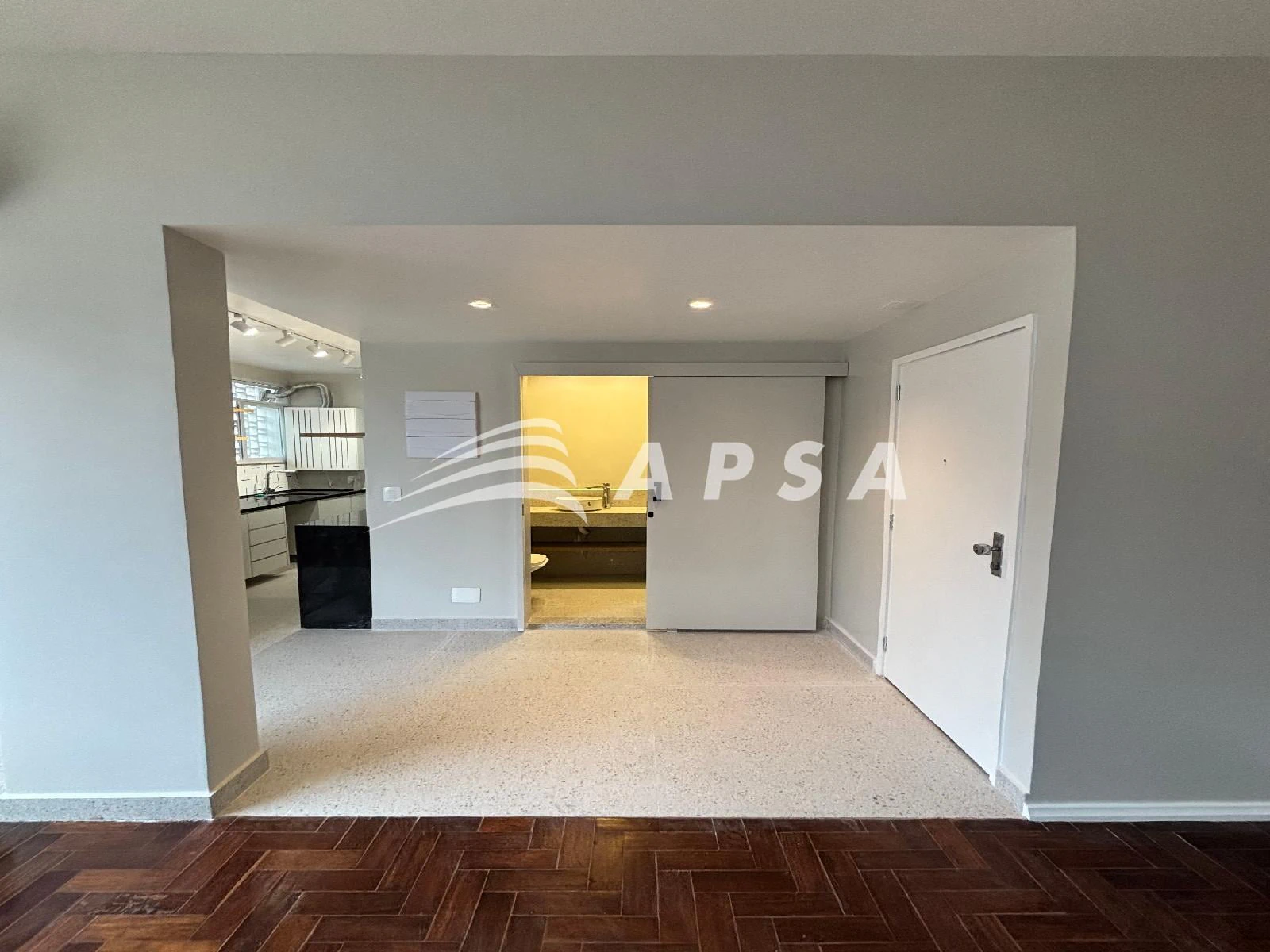 Дерев'яна підлога або ламінат та 2 спальні: квартира 70 м² — photo 21
