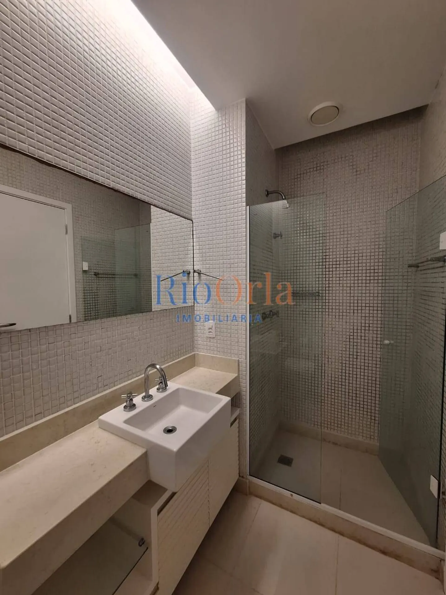 Furnished apartment with 4 bedrooms and 5 bathrooms — photo 31