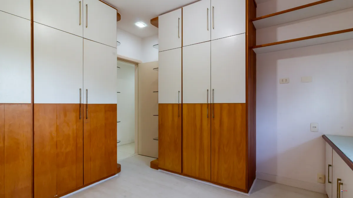 Панорамні вікна та 4 спальні: квартира 217 м² — photo 16