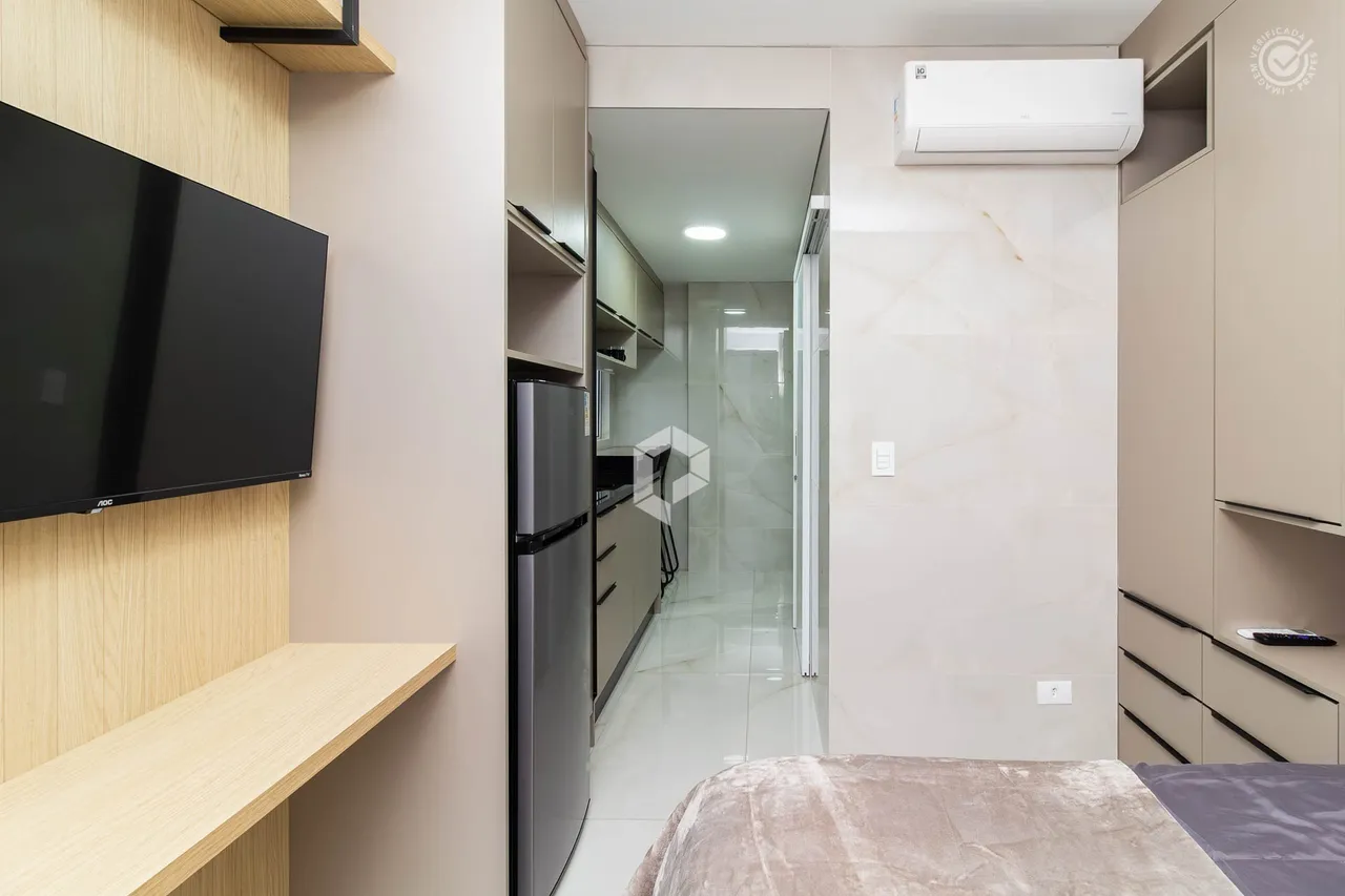 Furnished 1-bedroom apartment with enclosed balcony — photo 13