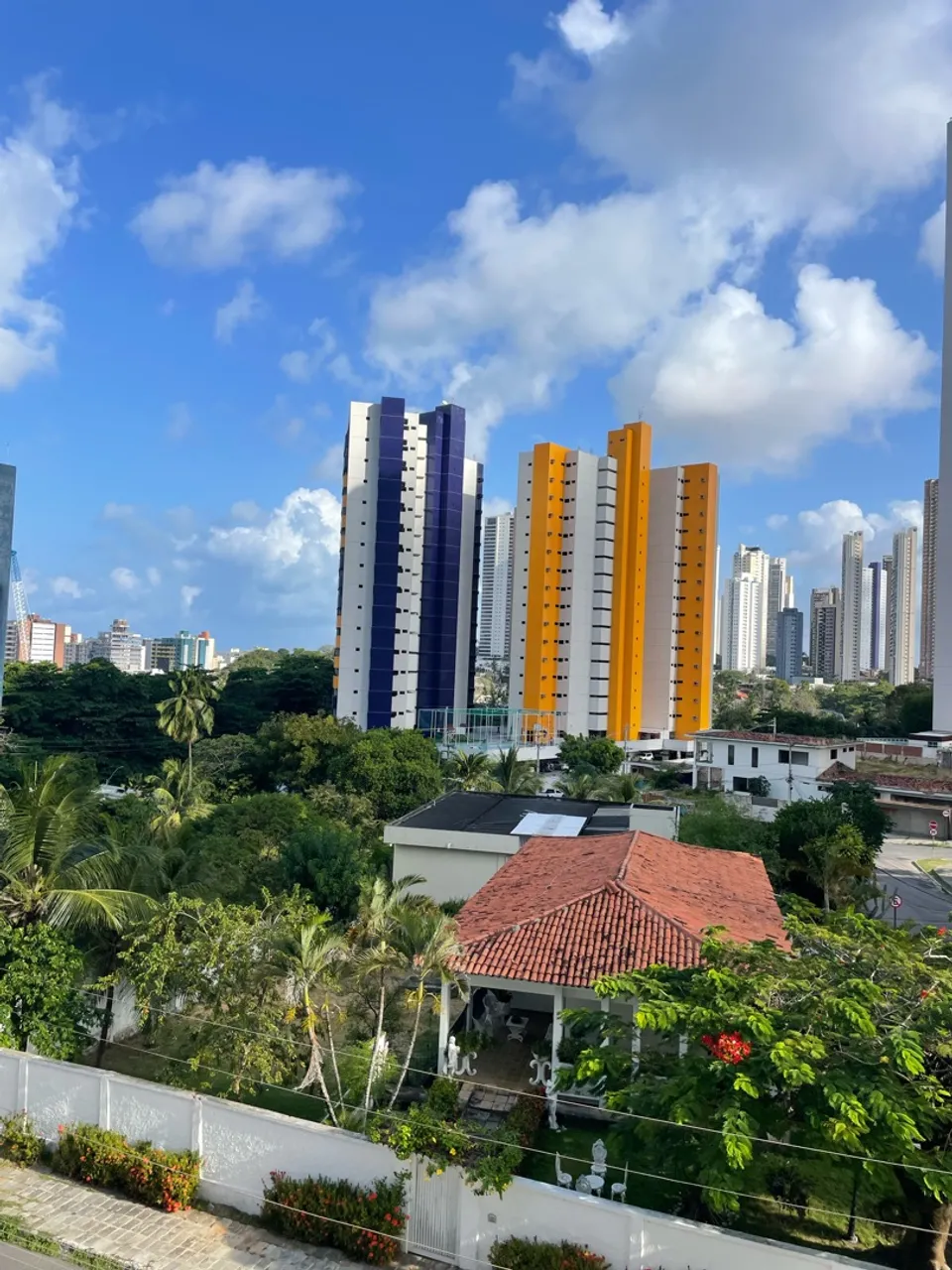 Apartamento de 220 m² com janelas do piso ao teto e closet — photo 4