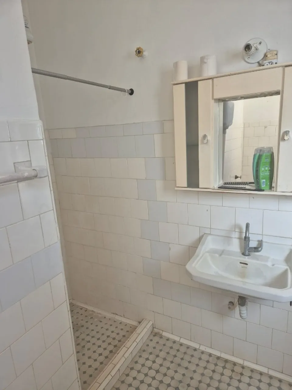 Unfurnished apartment with 2 bedrooms and 2 bathrooms — photo 2