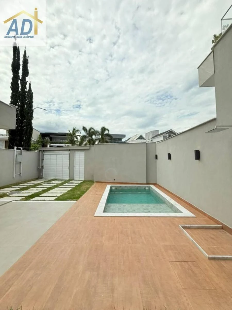 Floor-to-ceiling windows in a 6-bedroom house, 300 m² — photo 3