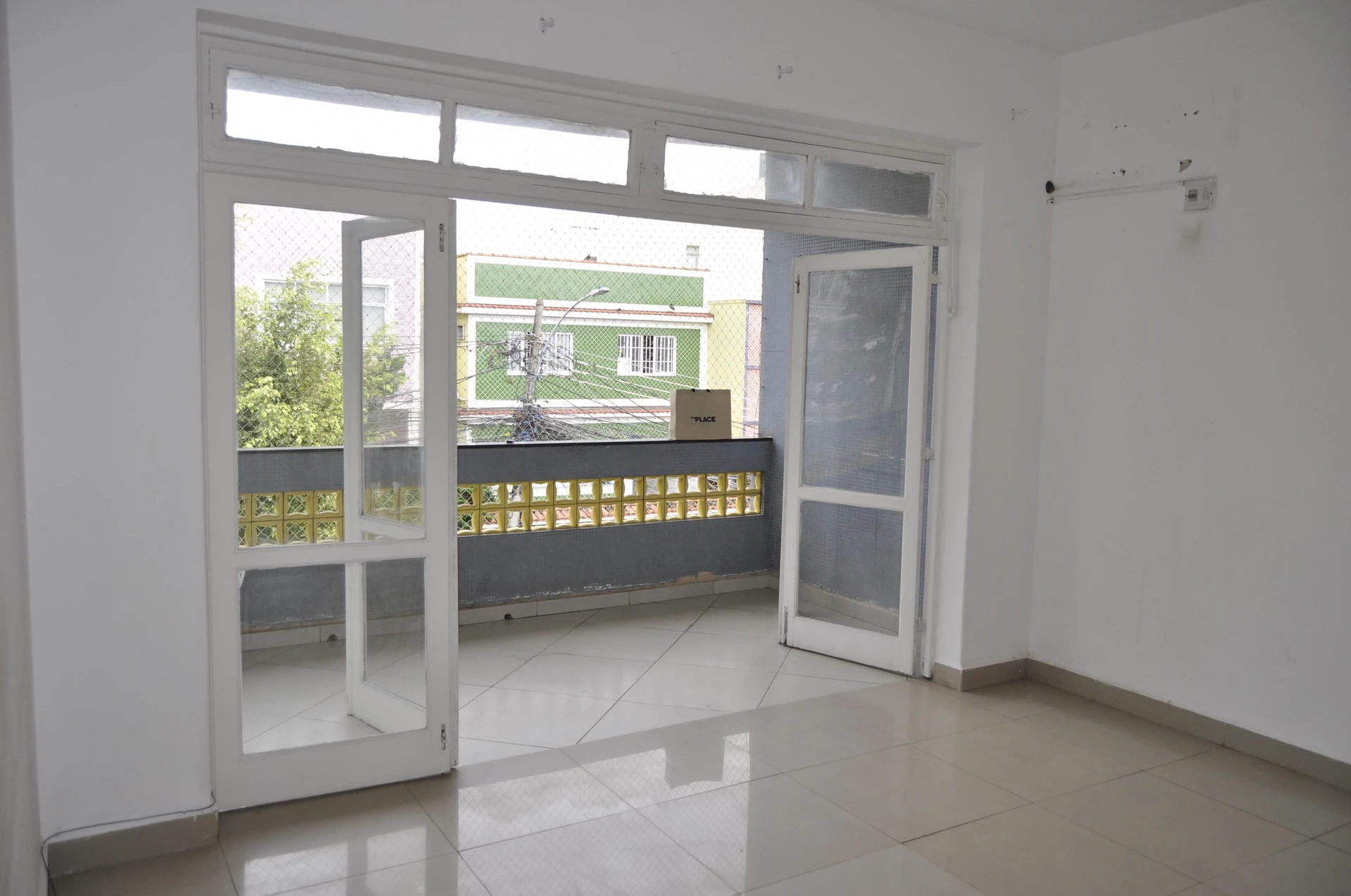 House with 3 bedrooms, balcony, and private garden