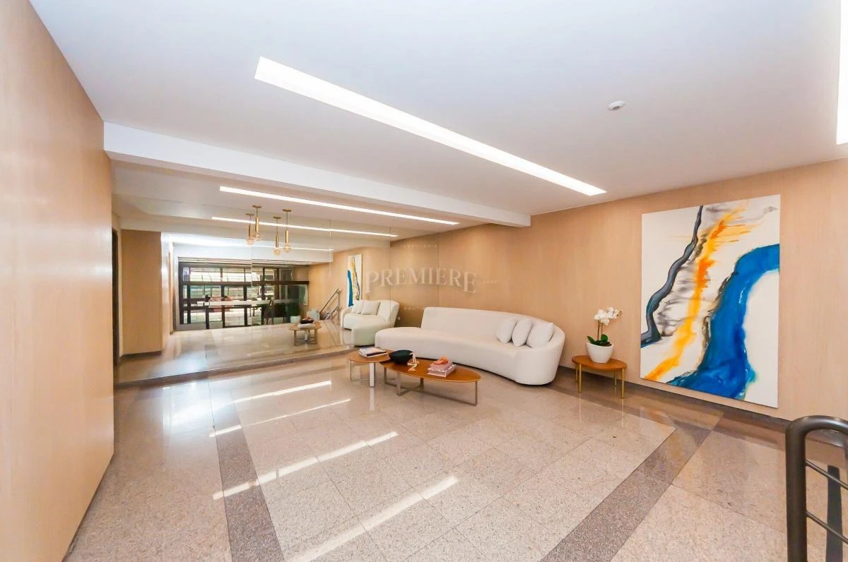 3-bedroom apartment with a bathtub in Curitiba — photo 34