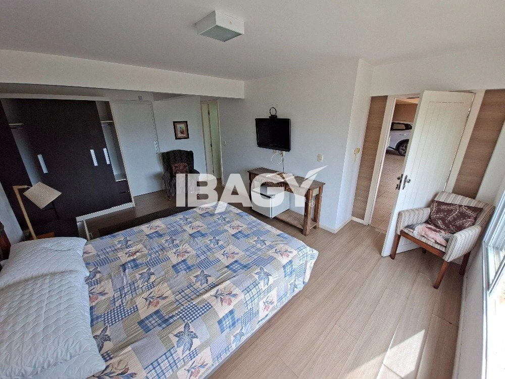 Casa amueblada con 4 dormitorios y 250 m² — photo 3