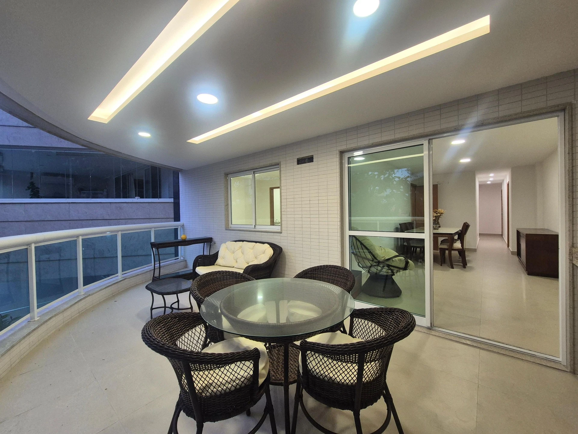 3-bedroom apartment with a grill on the balcony — photo 3